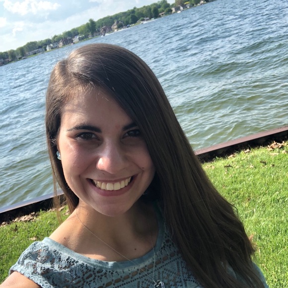 Meet your Posher, Kendra - Picture 1 of 1